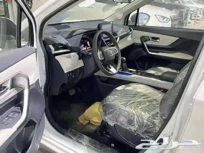 تويوتا فيلوز GLX 2025 كاش و اقساط ابيض ورمادي وفضي 1