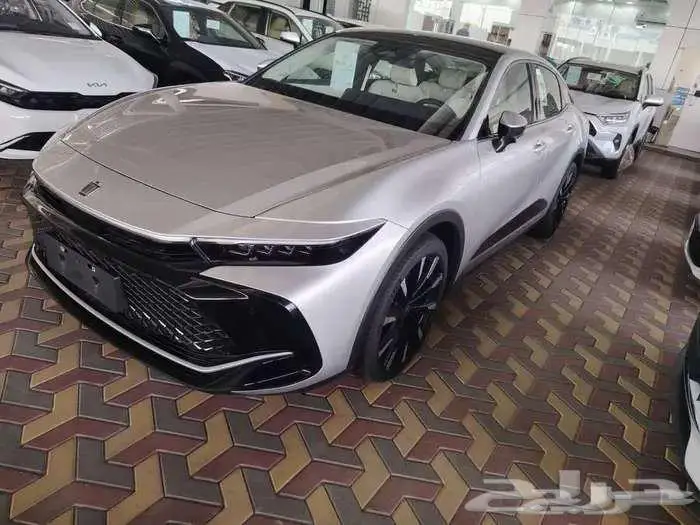 كراون بريميوم 2025 4