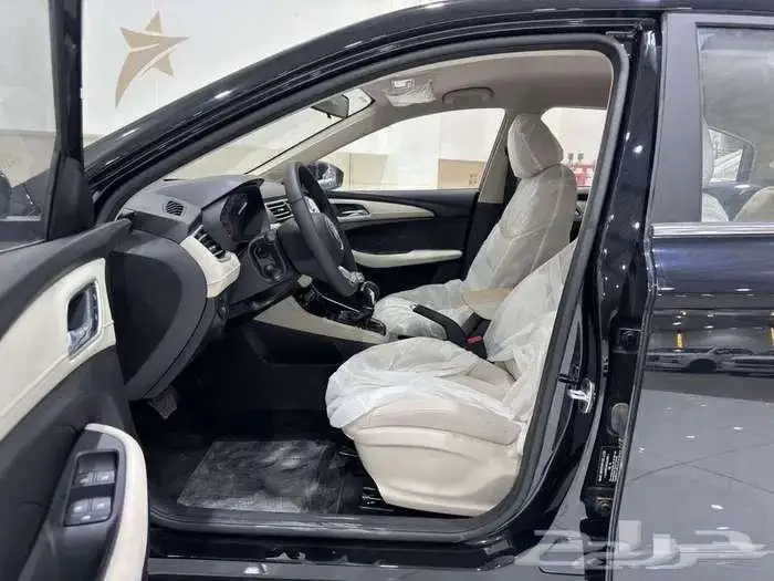 ام جي 5 MG ستاندرد موديل 2025 6