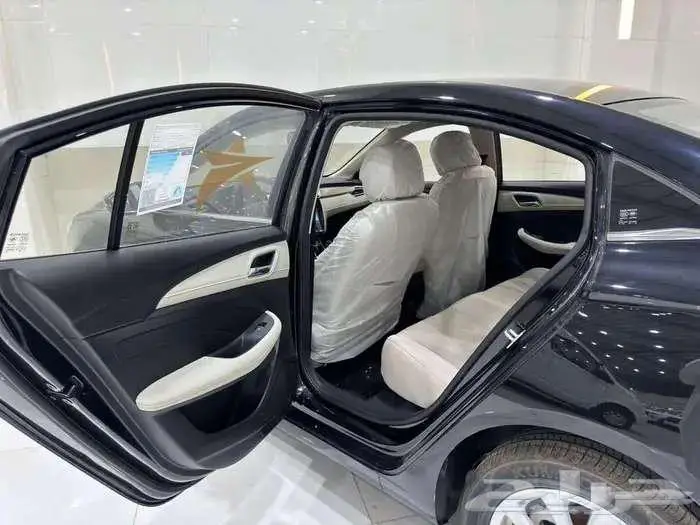 ام جي 5 MG ستاندرد موديل 2025 9