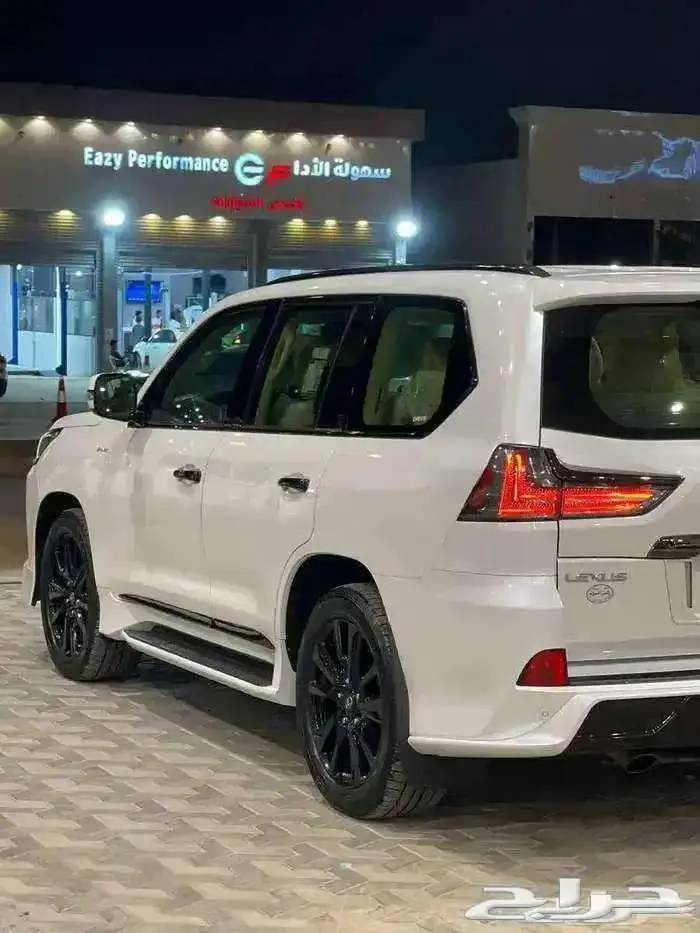 جيب لكزس بلاك اديشن بحالة الوكالة 2019 3