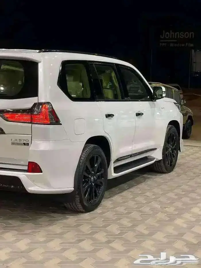 جيب لكزس بلاك اديشن بحالة الوكالة 2019 4