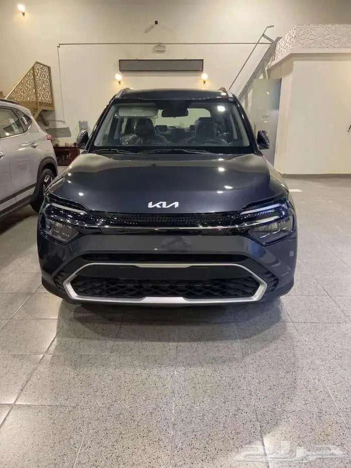 كيا كارينز نص فل فتحة سقف 2025 8