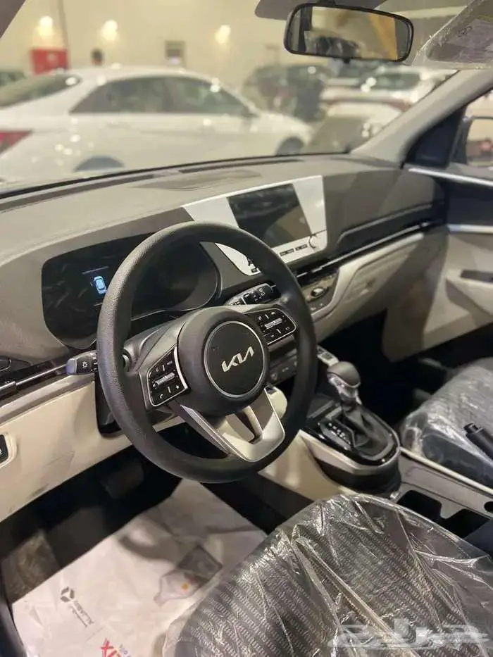 كيا كارينز نص فل فتحة سقف 2025 9