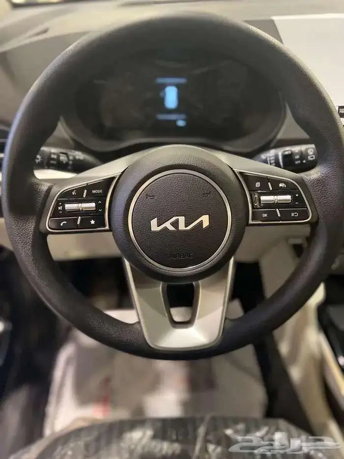 كيا كارينز نص فل فتحة سقف 2025 13