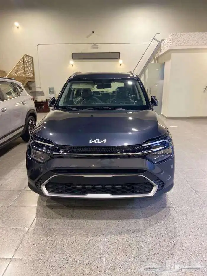 كيا كارينز نص فل فتحة سقف 2025 1