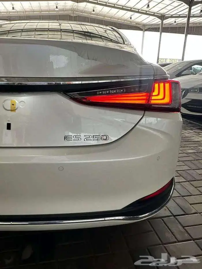 لكزس ES250 AA - موديل 2025 15