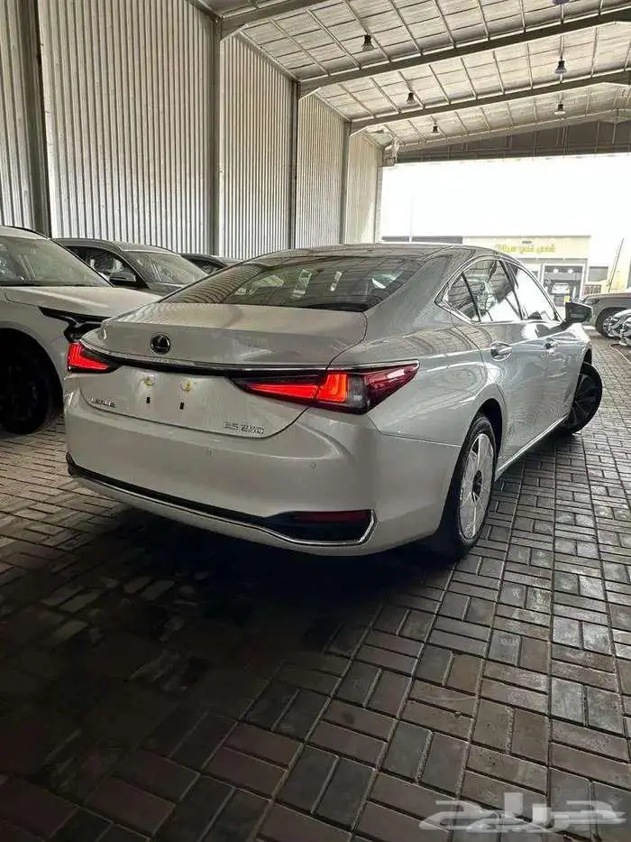 لكزس ES250 AA - موديل 2025 11