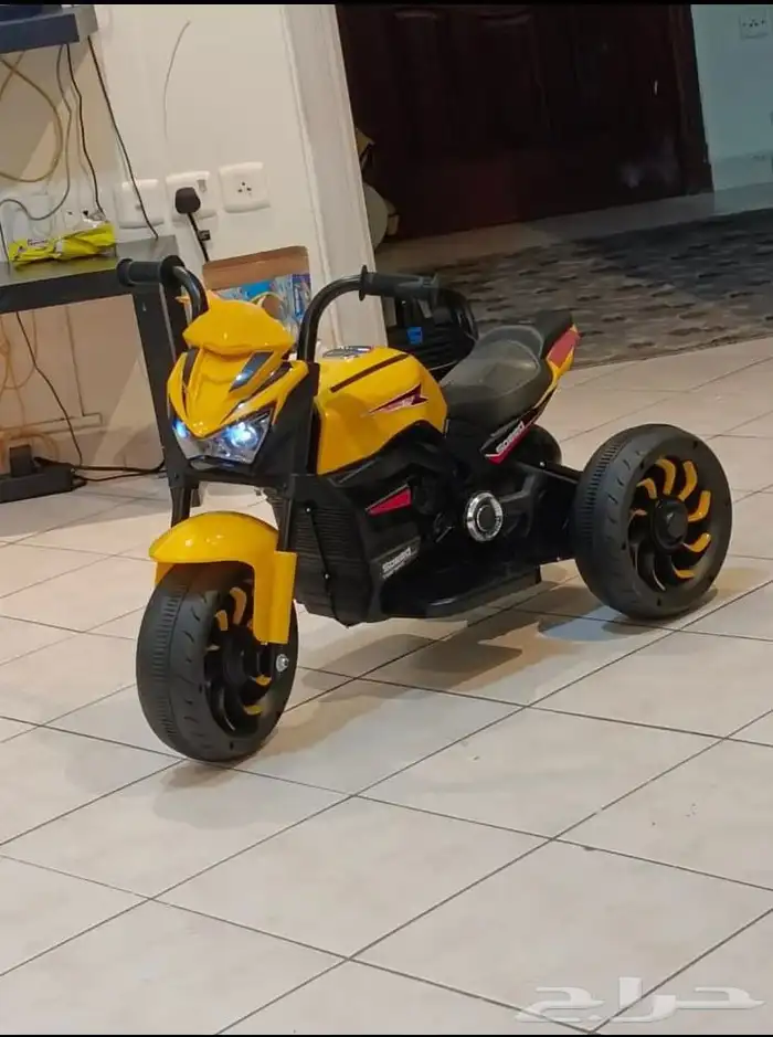 موتوسكل كهربائي من عمر 2 ل 5 سنوات يعمل بشكل جيد معه الشاحن 1