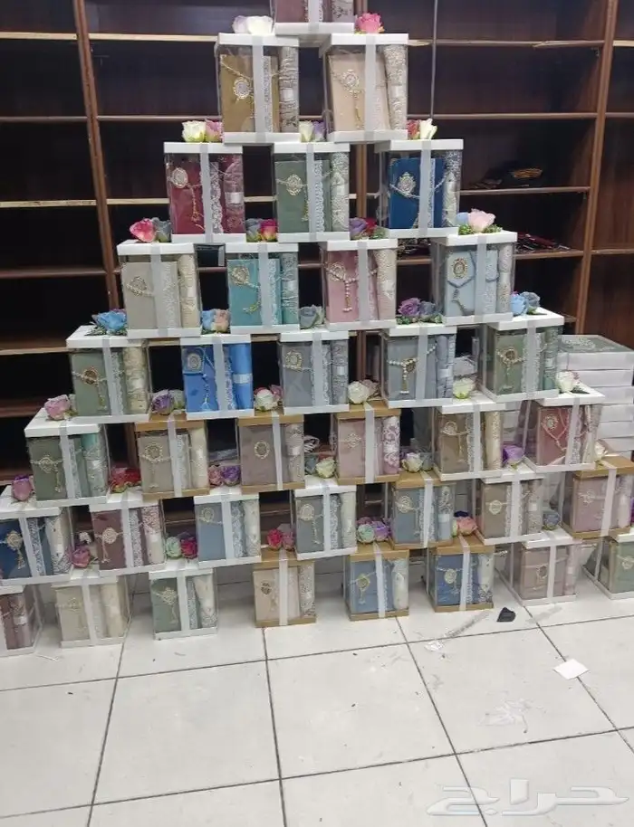 طقوم اسفنج مع شراشف صلاه مطرز وبوكسات هدايا بسعر الجمله 8