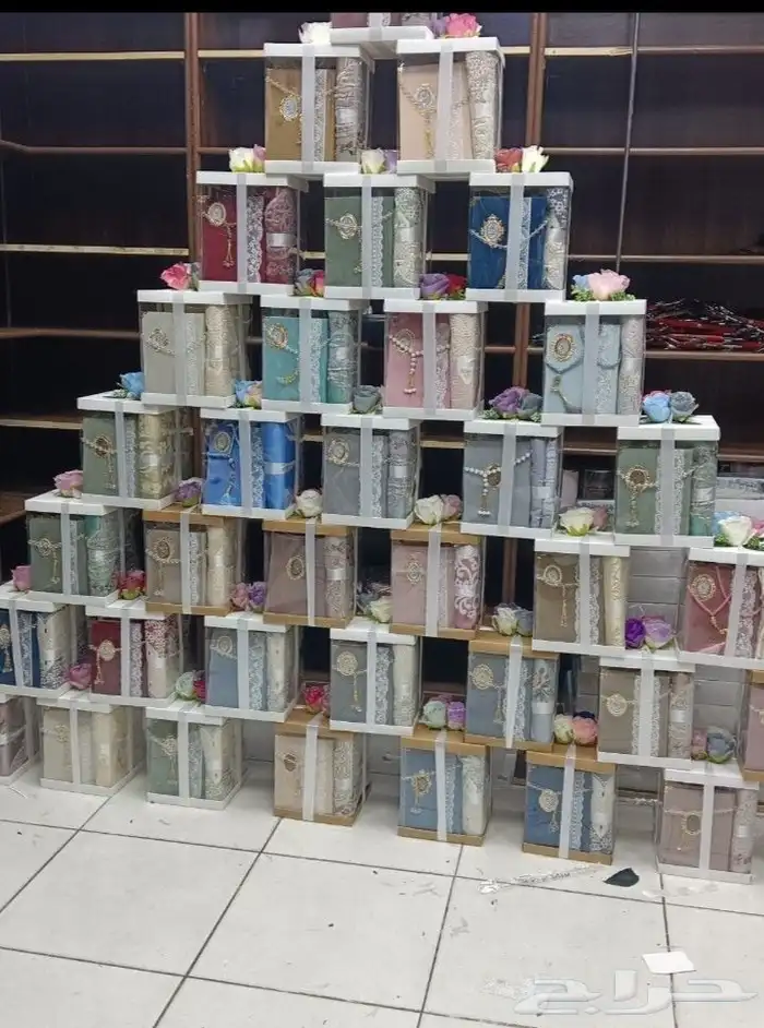 طقوم اسفنج مع شراشف صلاه مطرز وبوكسات هدايا بسعر الجمله 9