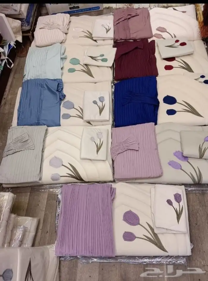 طقوم اسفنج مع شراشف صلاه مطرز وبوكسات هدايا بسعر الجمله 2