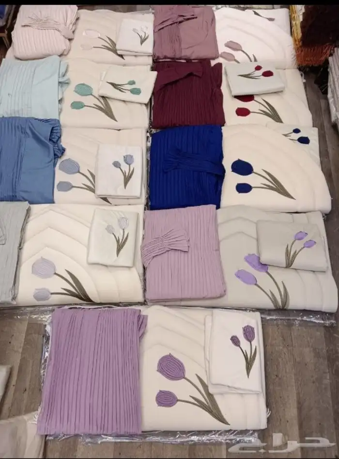 طقوم اسفنج مع شراشف صلاه مطرز وبوكسات هدايا بسعر الجمله 1