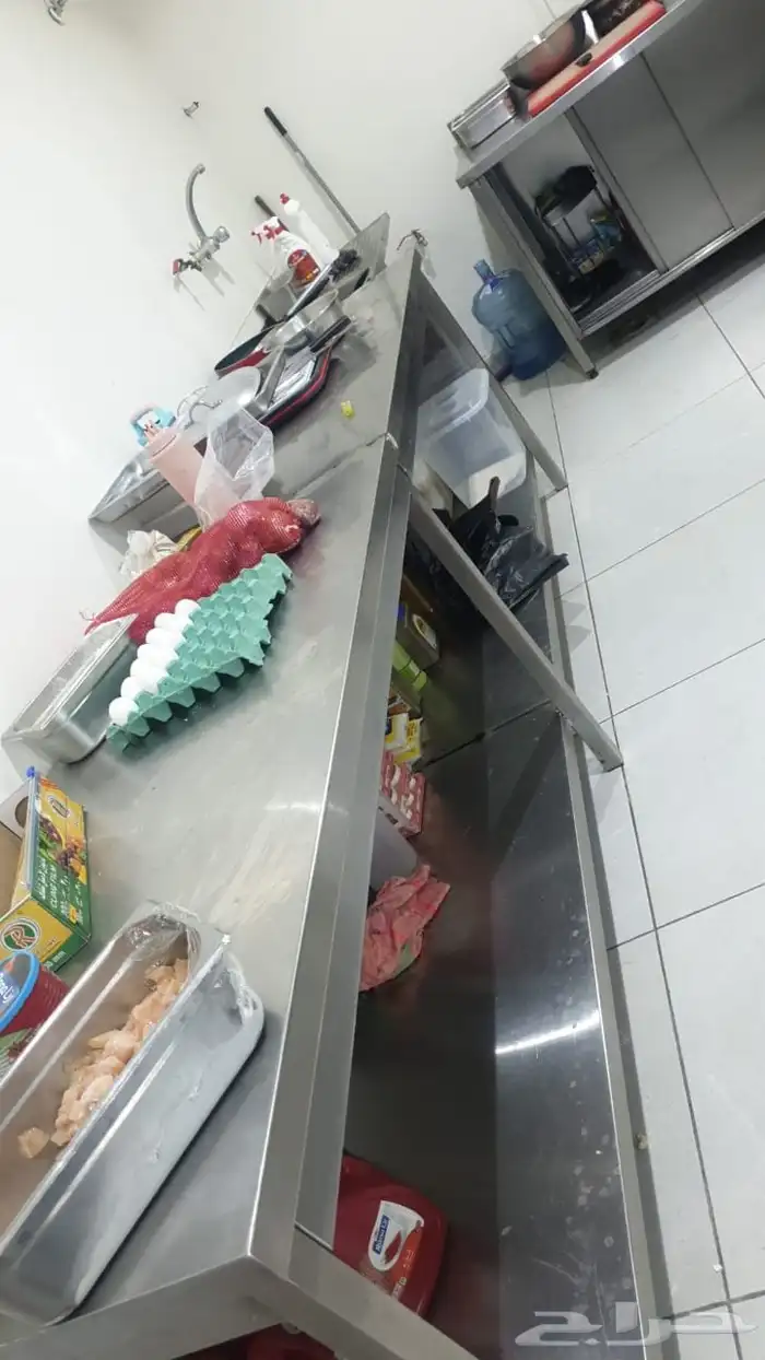 بوفيه للبيع بكامل اغراضها سبب البيع عدم المقدره الماليه 0