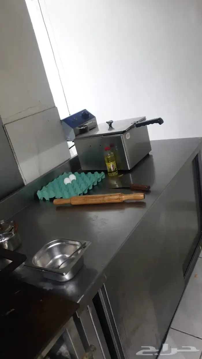 بوفيه للبيع بكامل اغراضها سبب البيع عدم المقدره الماليه 4