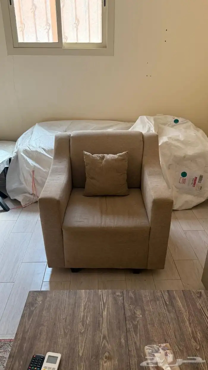 اثاث منزل عباره عن مطبخ صغير خدمه وصاله صغيره وغرفة نوم 0