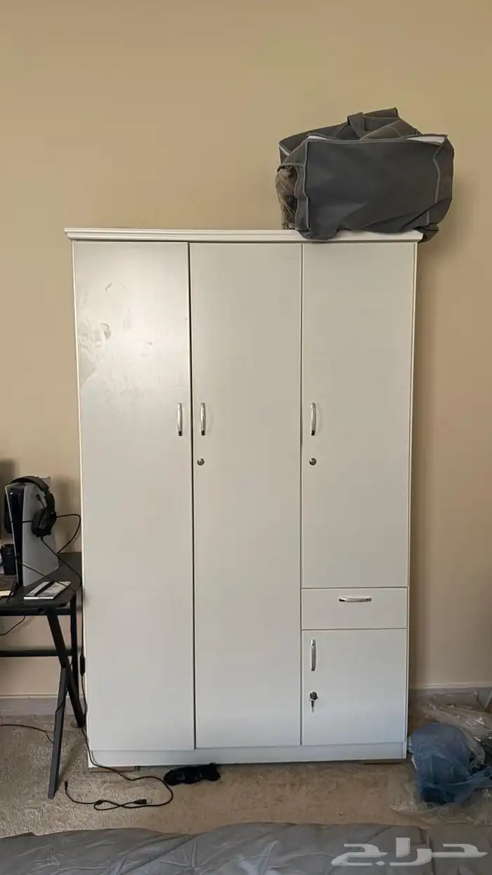 اثاث منزل عباره عن مطبخ صغير خدمه وصاله صغيره وغرفة نوم 3