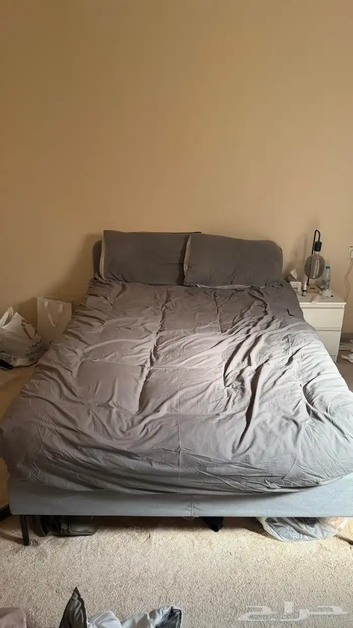 اثاث منزل عباره عن مطبخ صغير خدمه وصاله صغيره وغرفة نوم 4