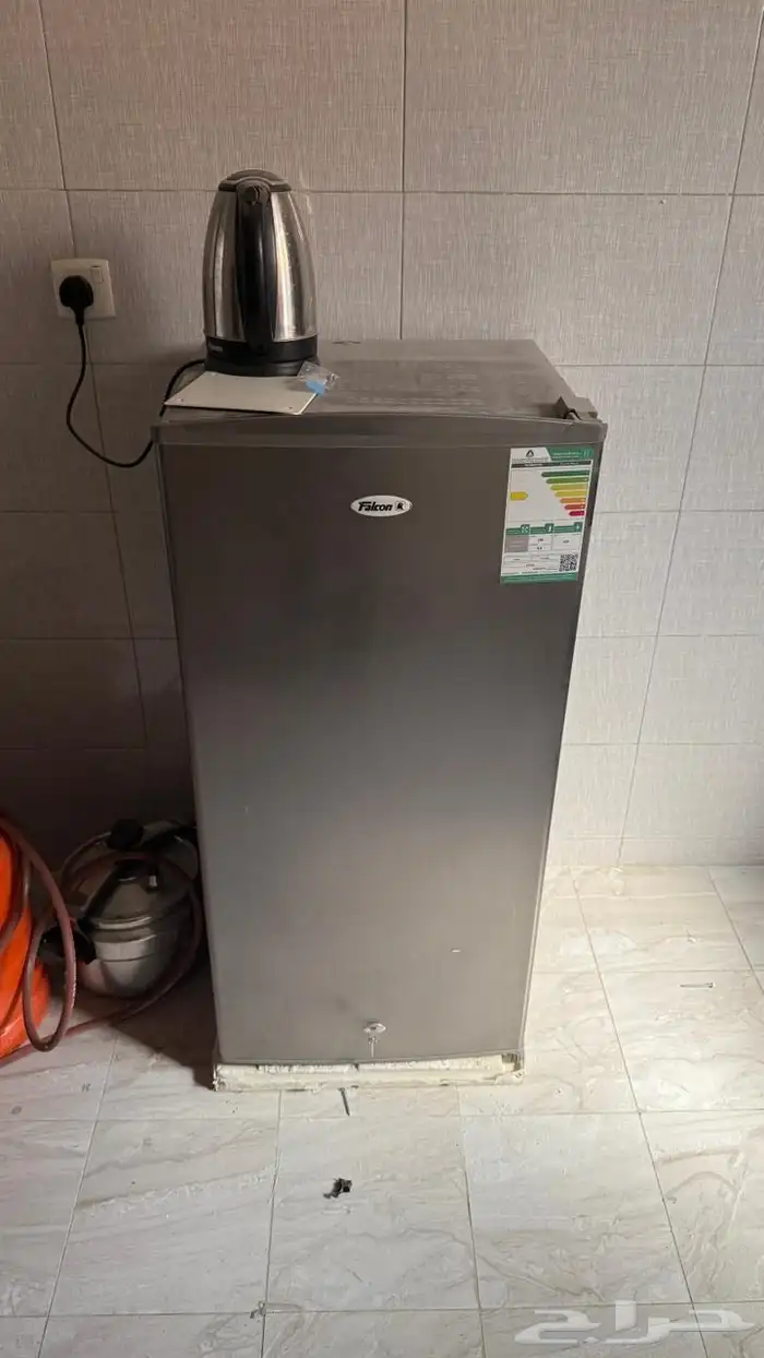 اثاث منزل عباره عن مطبخ صغير خدمه وصاله صغيره وغرفة نوم 5