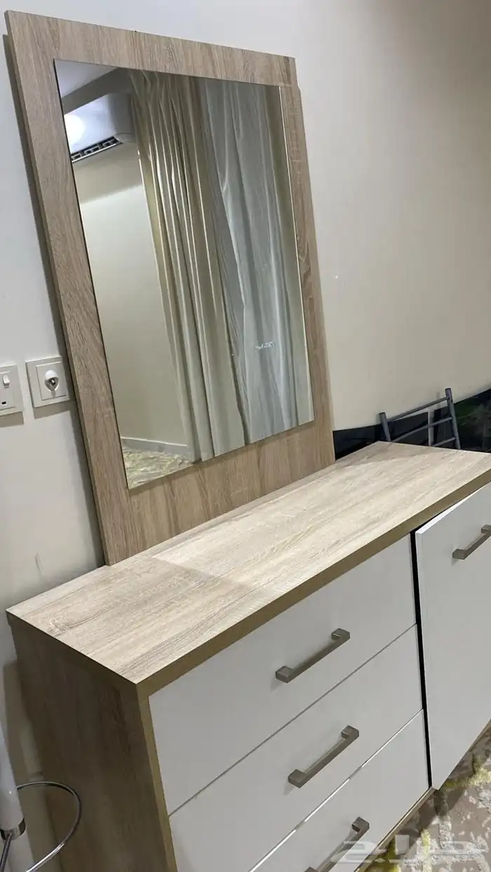 غرفة نوم جديدة من هوم سنتر جديدة للبيع مع الستارة وفرشة 4 5 3