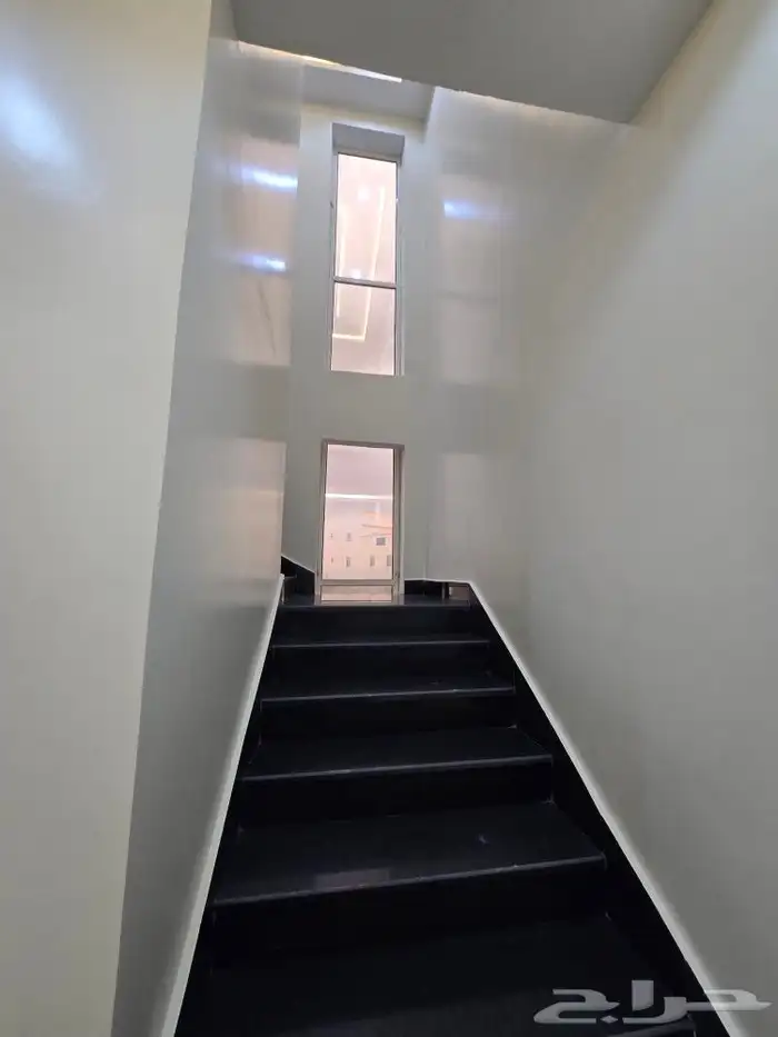 للبيع روف علوى مع ملحق مدخل مستقل620 ألف خلف مستشفى الألماني 16