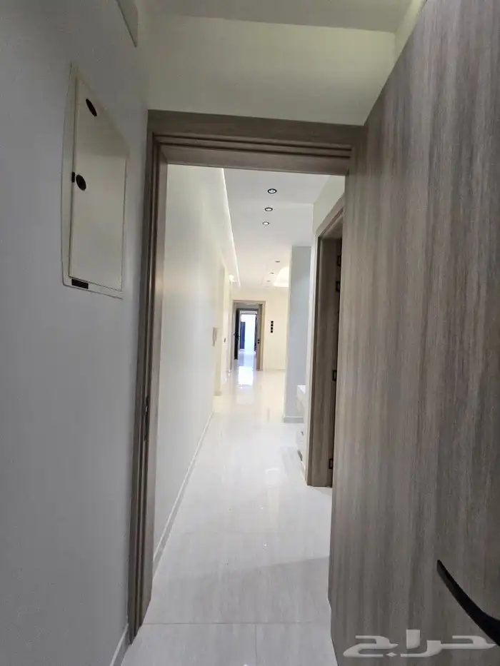 للبيع بحي النهضة احد رفيده شقق ارضي بحوش ومدخل سياره 6غرفVIP 25