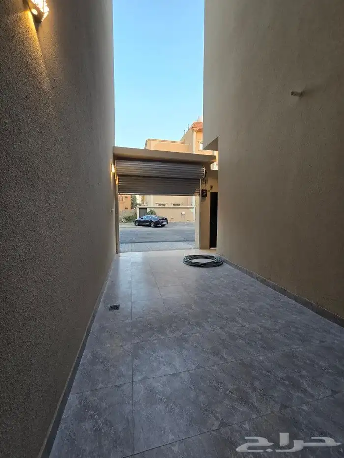 للبيع دور أرضي في عماره دورين 6غرفVIPحوش وبايكه خلف الألماني 5