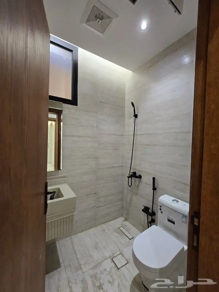 للبيع فيلا ثلاث أدوار بدرج خارجي تشطيب مميزأحدرفيده مخطط هيف 19