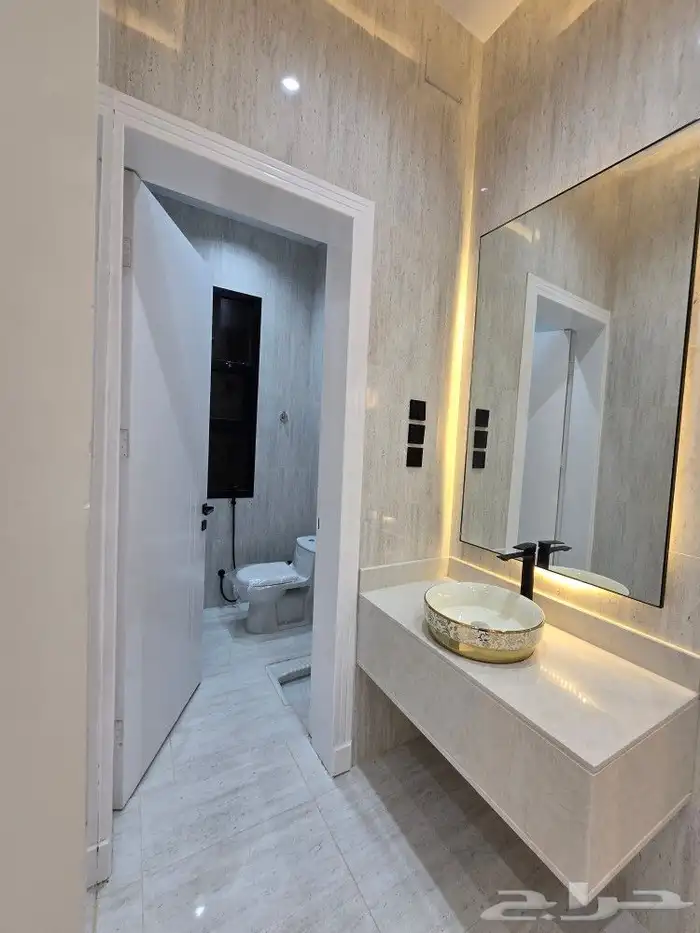 للبيع دور أرضي في عماره دورين 6غرفVIPحوش وبايكه خلف الألماني 17