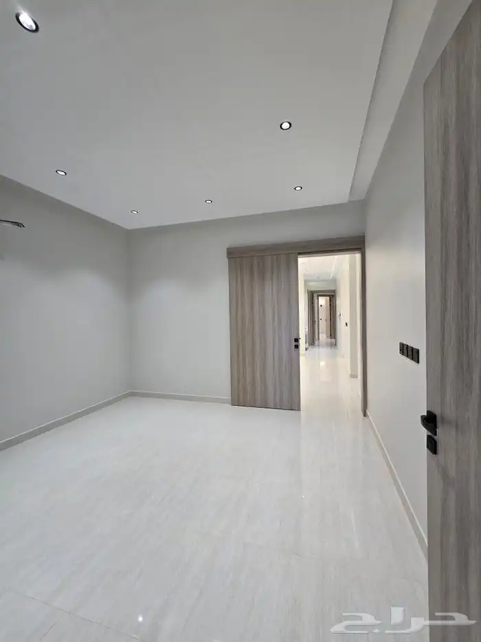 للبيع بحي النهضة احد رفيده شقق ارضي بحوش ومدخل سياره 6غرفVIP 11