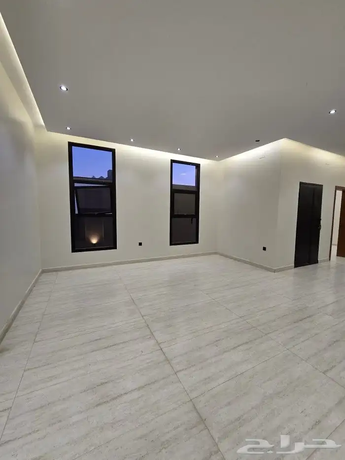 للبيع فيلا ثلاث أدوار بدرج خارجي تشطيب مميزأحدرفيده مخطط هيف 9