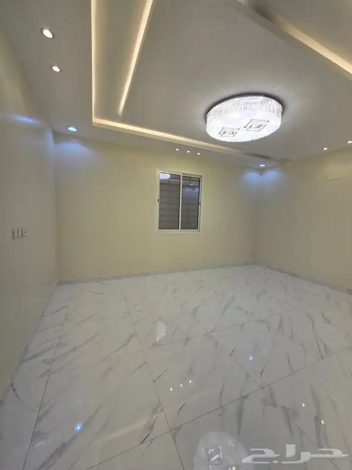 للبيع روف علوى مع ملحق مدخل مستقل620 ألف خلف مستشفى الألماني 22