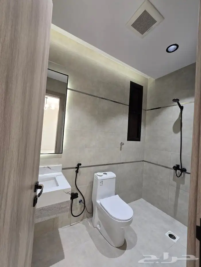 للبيع بحي النهضة احد رفيده شقق ارضي بحوش ومدخل سياره 6غرفVIP 24