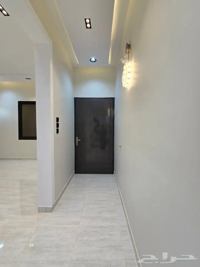 للبيع دور أرضي في عماره دورين 6غرفVIPحوش وبايكه خلف الألماني 14