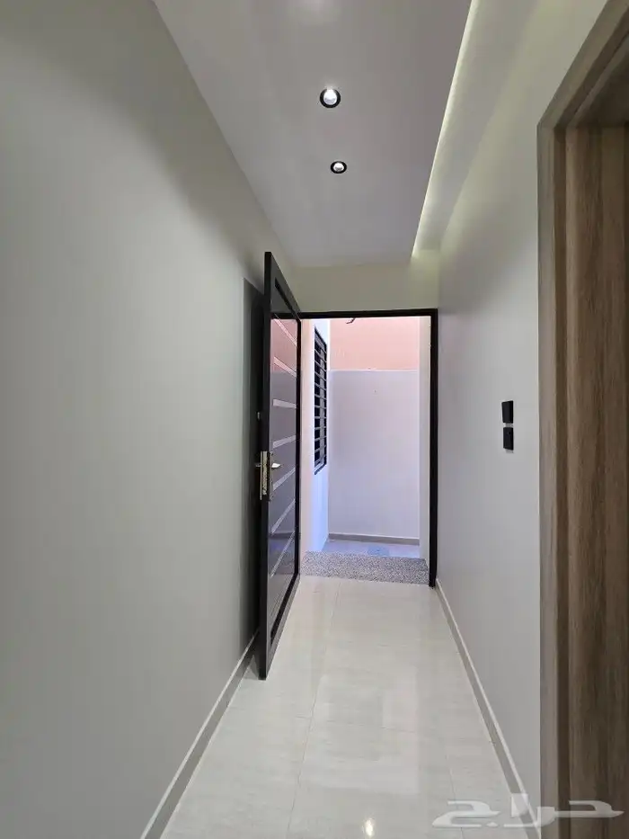 للبيع بحي النهضة احد رفيده شقق ارضي بحوش ومدخل سياره 6غرفVIP 12