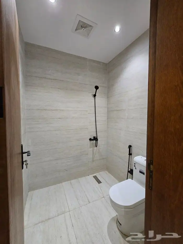 للبيع فيلا ثلاث أدوار بدرج خارجي تشطيب مميزأحدرفيده مخطط هيف 13