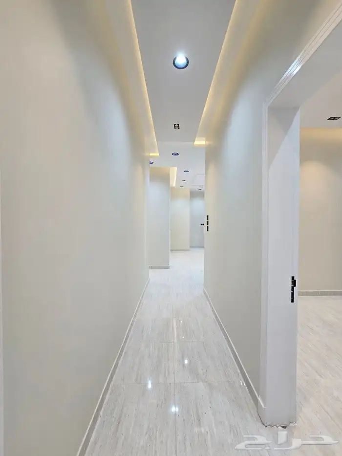 للبيع دور أرضي في عماره دورين 6غرفVIPحوش وبايكه خلف الألماني 25