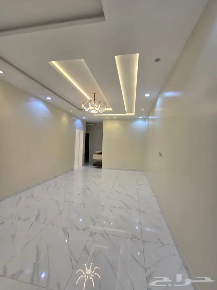 للبيع روف علوى مع ملحق مدخل مستقل620 ألف خلف مستشفى الألماني 17