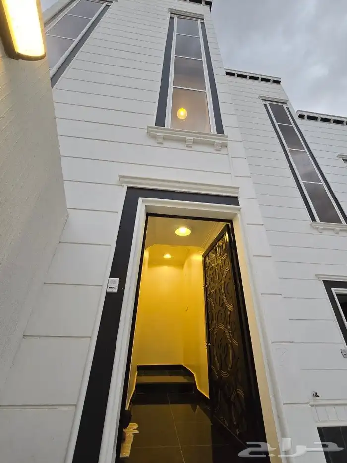 للبيع روف علوى مع ملحق مدخل مستقل620 ألف خلف مستشفى الألماني 3