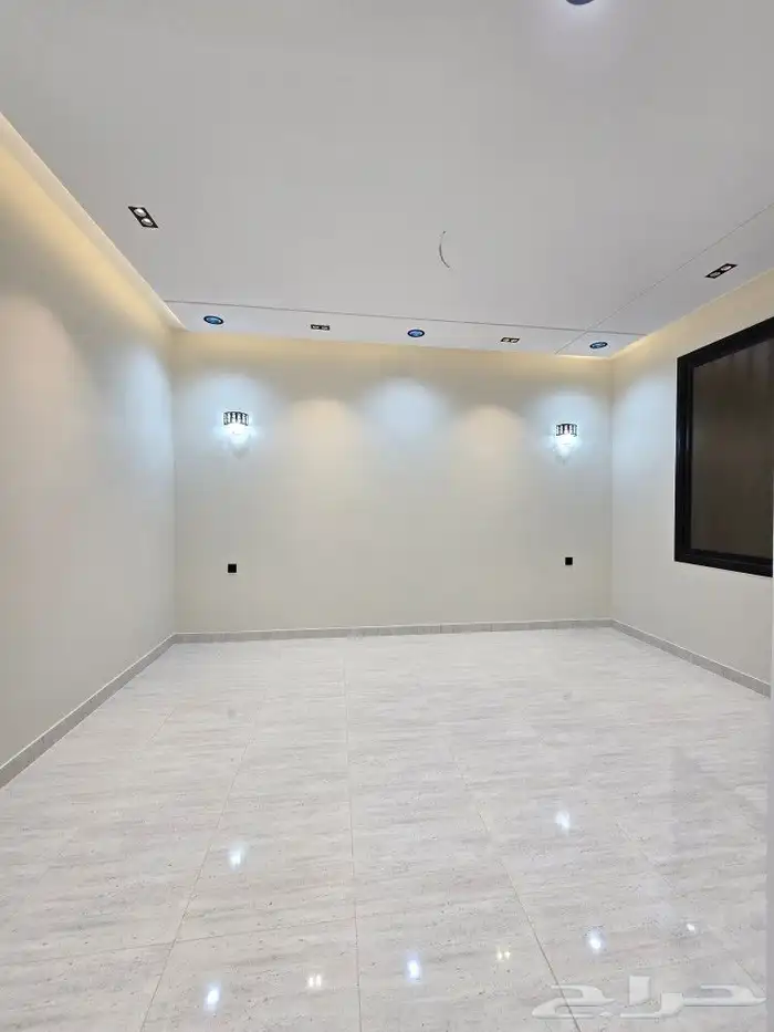 للبيع دور أرضي في عماره دورين 6غرفVIPحوش وبايكه خلف الألماني 7