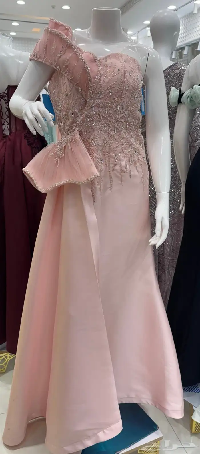 فستان ملبوس 4 ساعات البيع 350 قابل للتفاوض مقاس 16 (xl) 1