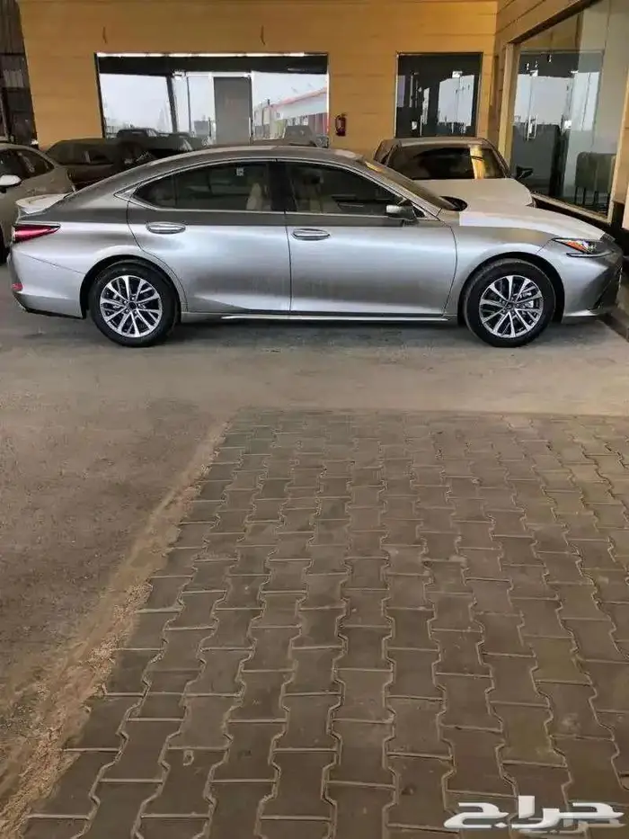 لكزس ES 350 فئه CA موديل 2025 متوفر( اسود - بيج- ابيض- ) 2
