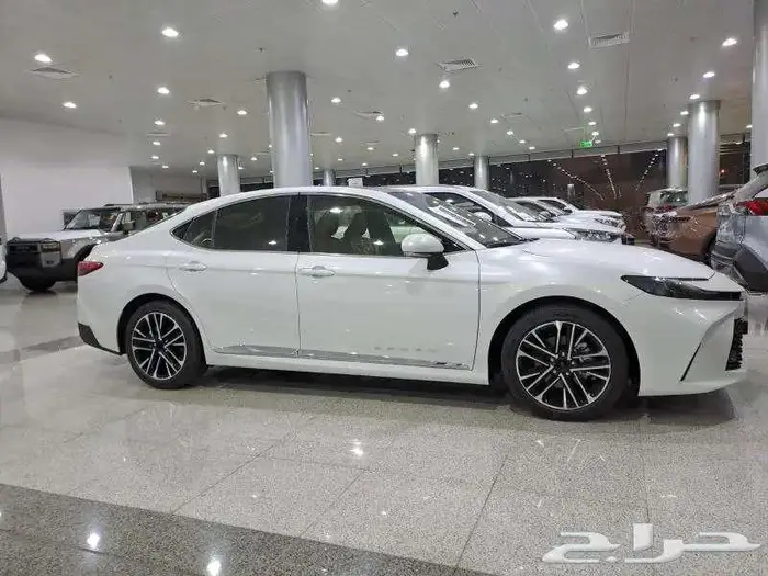 كامري جراندي 2.5 سيدان بنزين اوتوماتيك (أبيض  2025) 0