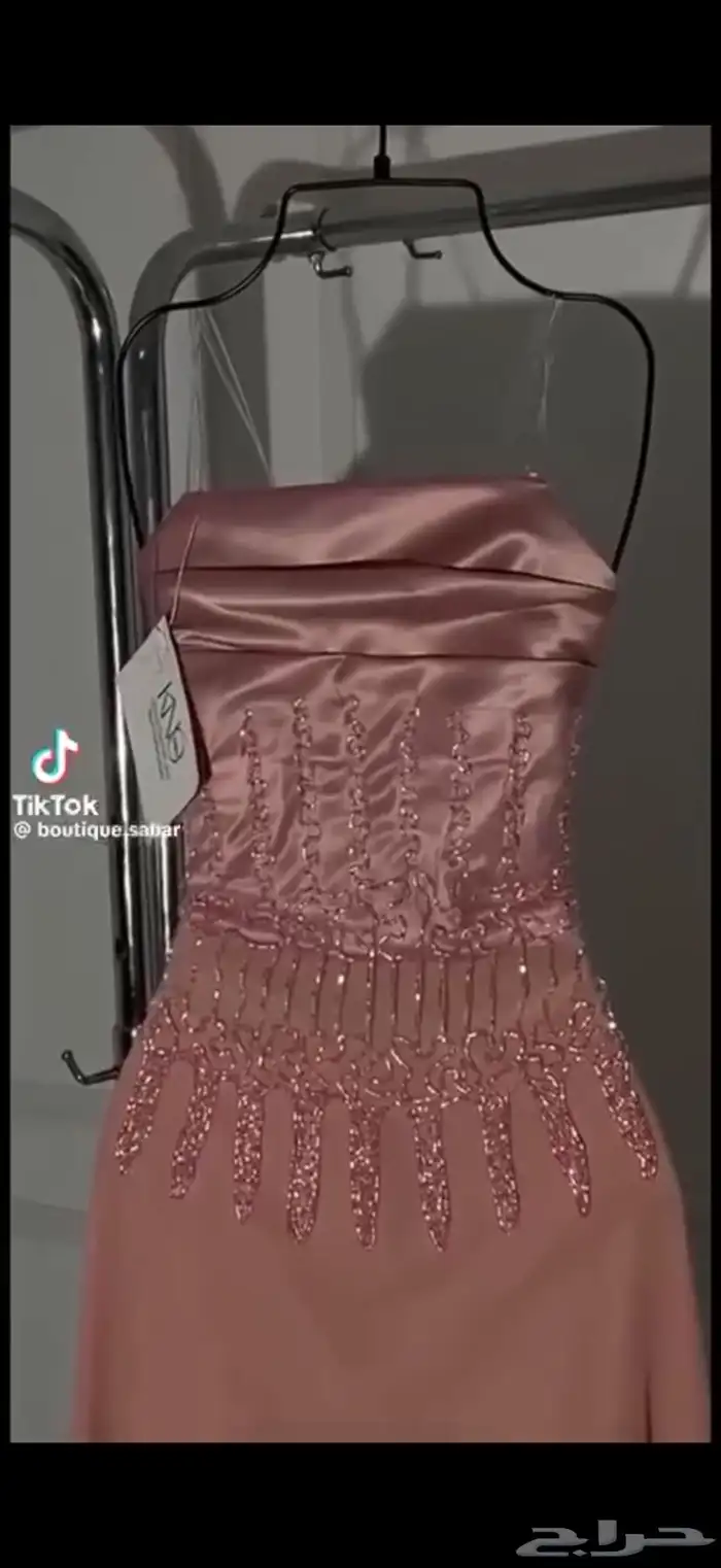 فساتين للبيع جديده استخدام كم ساعه فقط 0