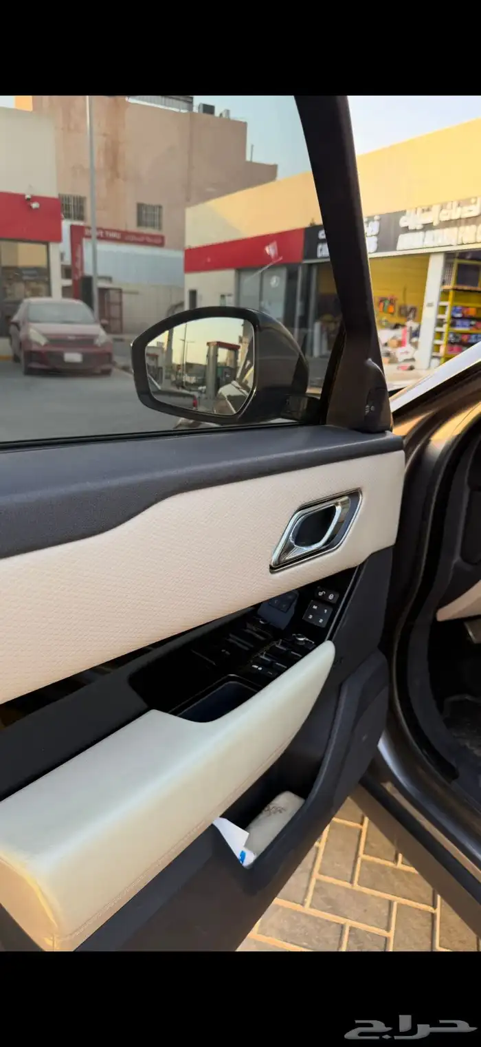 لاند روفر فيلار 9