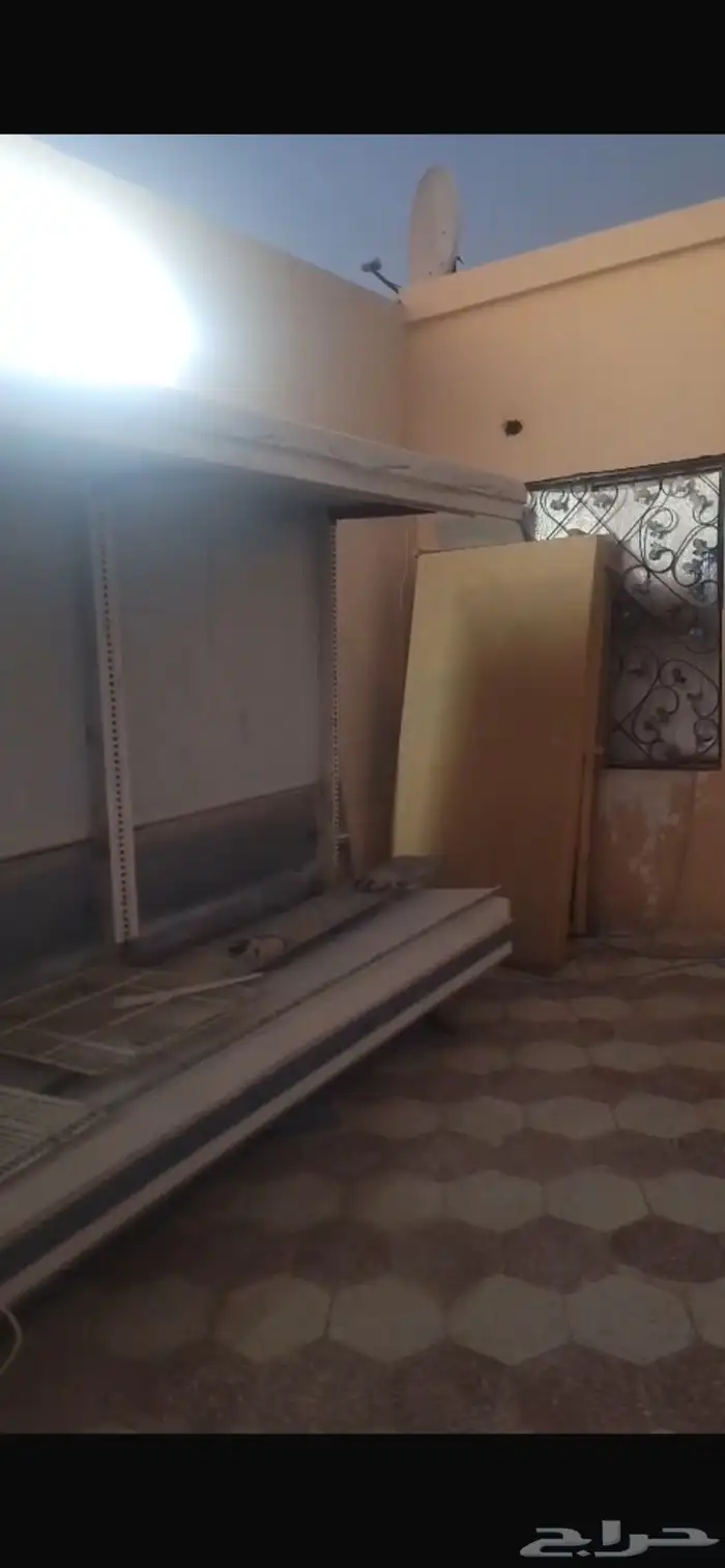 اغراض بقالة رفوف وثلاجتين 0