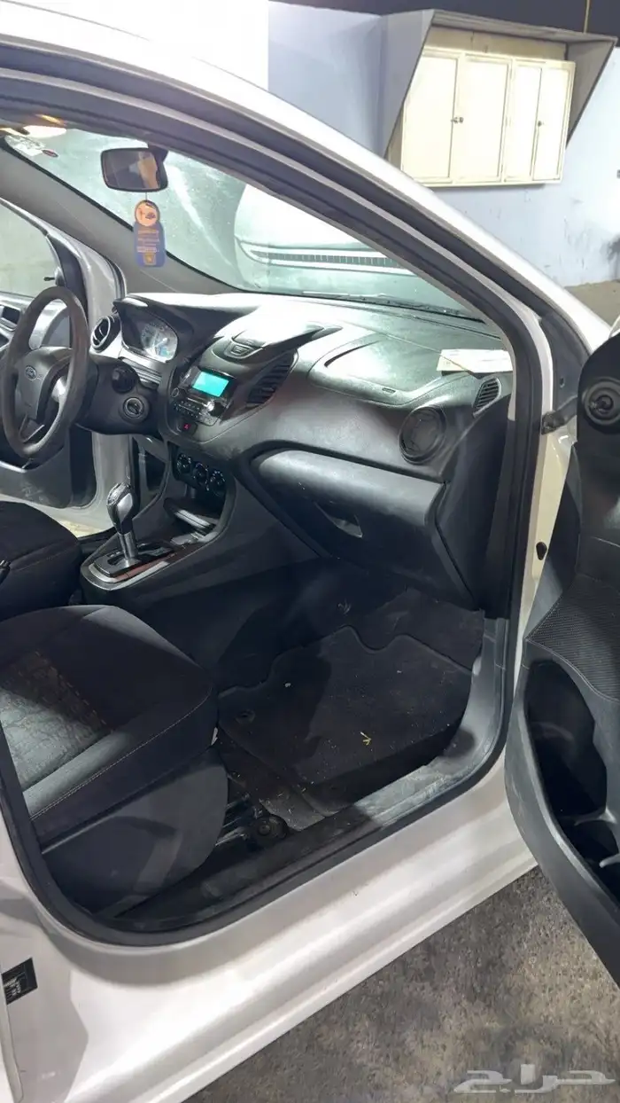 للبيع سياره فيجو 5