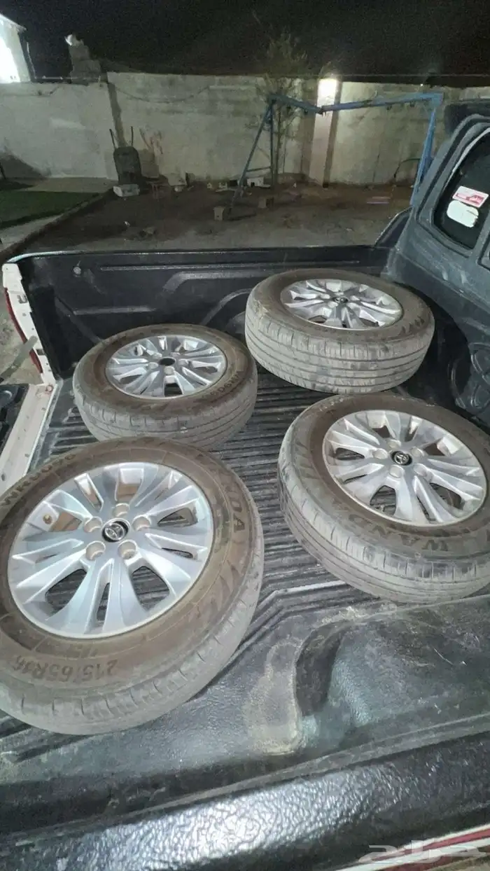 سلام عليكم جنوط هايلكس 2016 نضيفه مره والبيع بدون الكفرات 2