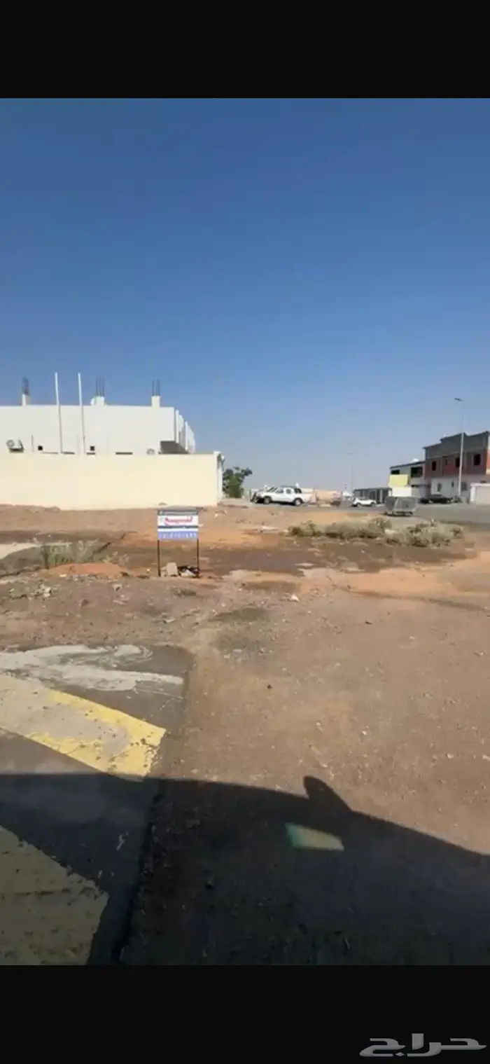 أرض في الحمراء ح قريب من طريق الجامعات على ثلاث واجهات 1