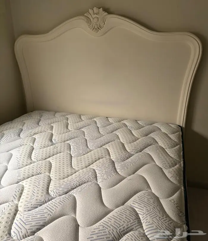 سرير بتصميم كلاسيك مع مرتبه نظيفة من SLEEP HIGH( او بدون ) 1